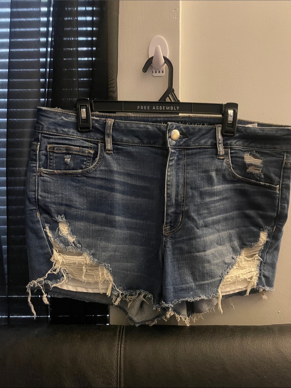 American Eagle Distressed Blue Denim Shorts HR Shortie Sz 16 NWT Super Stretch - Picture 3 of 13
